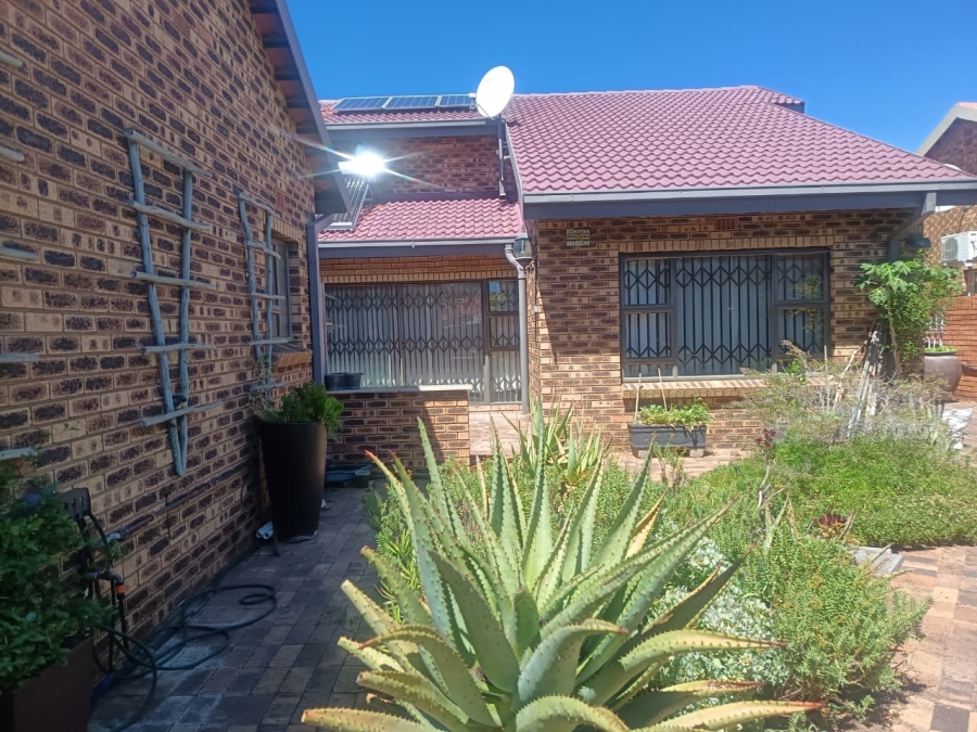 3 Bedroom Property for Sale in Royldene Northern Cape